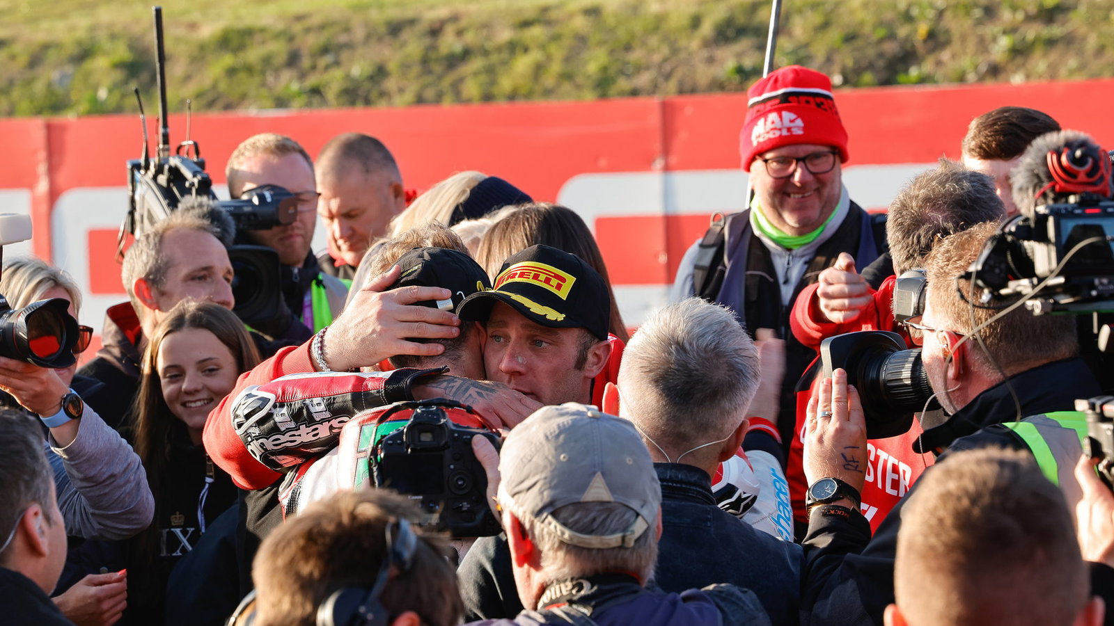 Irwin, Bridewell hug it out after 2023 showdown at Brands Hatch, British Superbikes